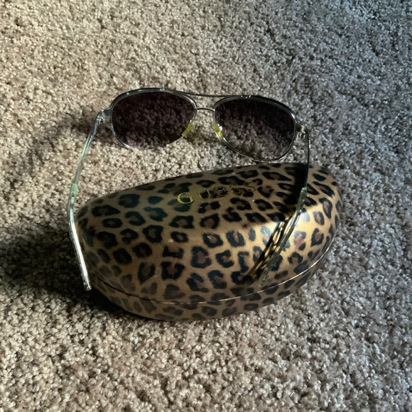 Guess aviator sunglasses - Picture 2 of 4